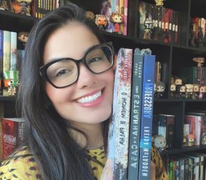 Leituras que encantam: Elaine fala sobre o perfil Leituras Fascinantes e a paixão pelos&nbsp;livros